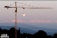/album/vtipne-obrazky/moon-perspective-jpg/